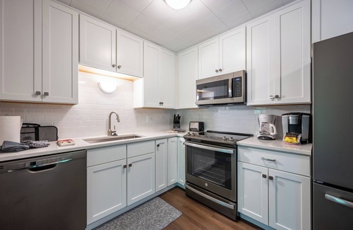 Sister Bay Haus | Retreat on a wooded lot within walking distance of downtown!