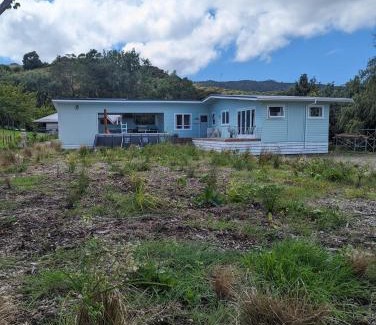 Kuaotunu Haus | Retro 4 Bedroom Kuaotunu Bach