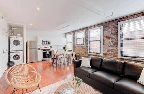 South Main Historic District Wohnung | SM 303 · Sophisticated Apartment with Historic Charm!