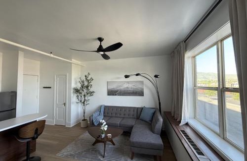 Downtown Klamath Falls Wohnung | Retro-Chic Escape 208