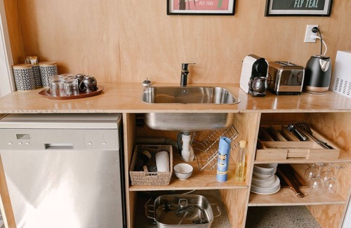 Matarangi Haus | Retro Style Beach Retreat - Matarangi Holiday Unit
