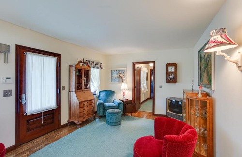 West End Haus | Retro-Style Home in Ruston Walkable Location!