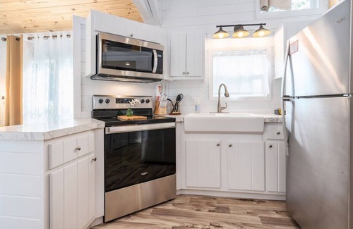 Guntersville Hütte | Glamp in Tiny House w/Boat Parking + Private Firepit & Minutes to Boat Launches