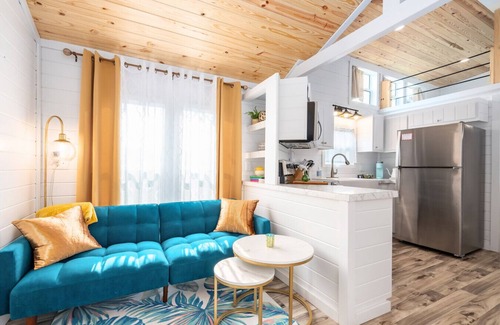 Guntersville Hütte | Glamp in Tiny House w/Boat Parking + Private Firepit & Minutes to Boat Launches