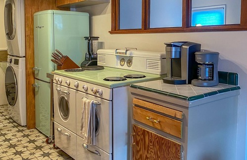 Eastside Eigentumswohnung | Retro Vibes - Updated 1950s 1 Br/1 bath Duplex Unit