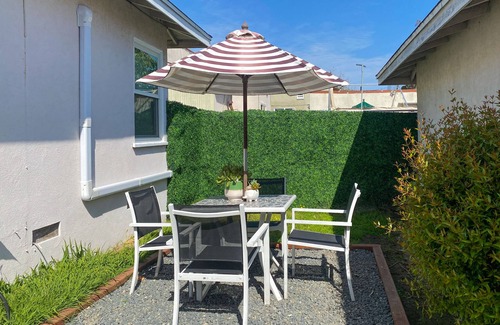 Eastside Eigentumswohnung | Retro Vibes - Updated 1950s 1 Br/1 bath Duplex Unit