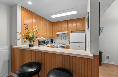 Carnelian Woods Haus | Revived Townhome, Pool, Kitchen, Walk to Lake!