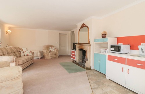 Sturminster Newton Hütte | RHODE ACRES, pet friendly, with a garden in Hazelbury Bryan