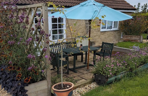 Sturminster Newton Hütte | RHODE ACRES, pet friendly, with a garden in Hazelbury Bryan