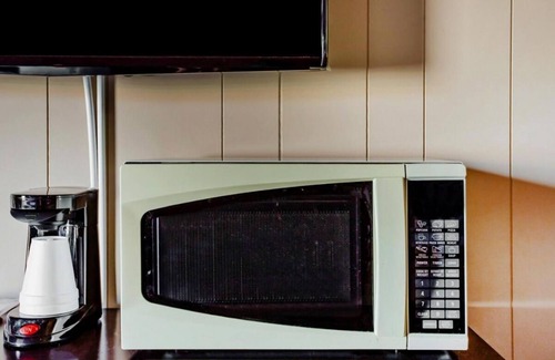 Ridgeland Hotel | Ride the Rails on a Vintage Steam Engine Train! 2 Relaxing Units, Free Parking