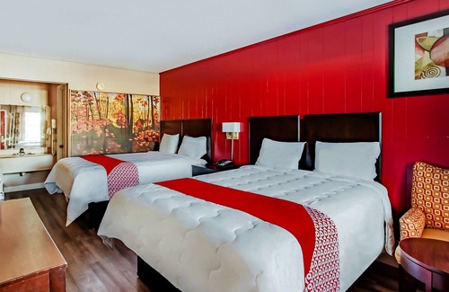 Ridgeland Hotel | Ride the Rails on a Vintage Steam Engine Train! 2 Relaxing Units, Free Parking