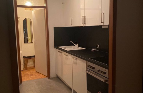 Oberkassel Wohnung | Right at the Top in Oberkassel! NEW BATHROOM & KITCHEN!