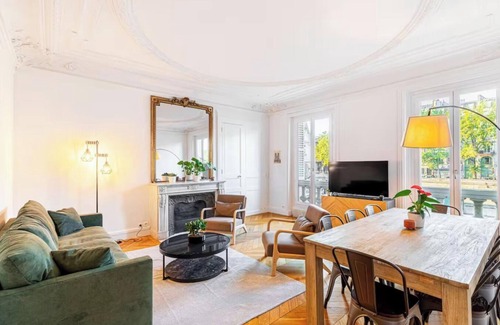 Sorbonne Wohnung | RIGHT IN FRONT OF NOTRE-DAME AT QUAI SAINT-MICHEL – 160 M² - 4 BEDROOM