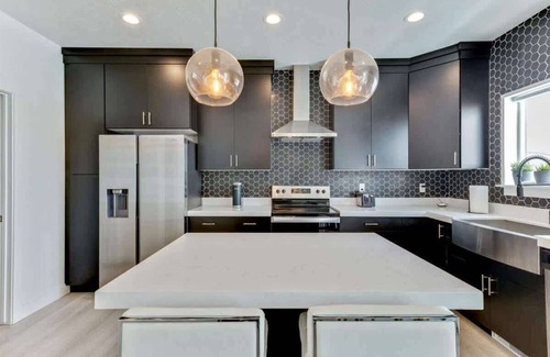 Vineyard Haus | Right off Freeway, Quiet Neighborhood, King Bed!