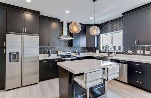 Vineyard Haus | Right off Freeway, Quiet Neighborhood, King Bed!