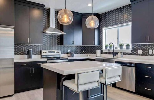 Vineyard Haus | Right off Freeway, Quiet Neighborhood, King Bed!