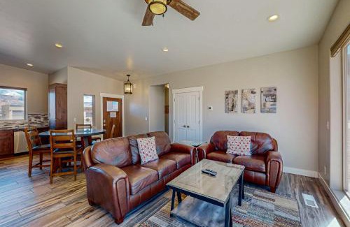 Moab South Valley Haus | Rim View 7