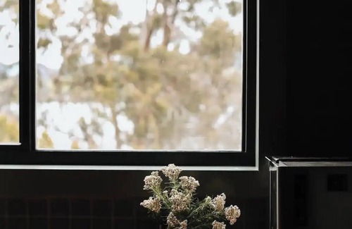 Lower Wattle Grove Kabine | Rising Hut ~ Cygnet, Tasmania