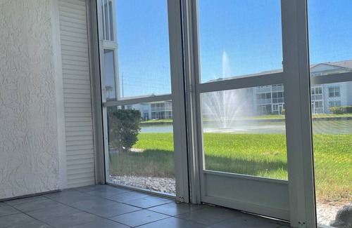 Cocoa Beach Eigentumswohnung | RIVER ACCESS, Pool, and Walking Distance to Beach! Beautifully Furnished!