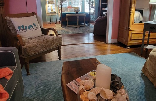 Tappahannock Wohnung | Romantic River apartment, 1 block from River.