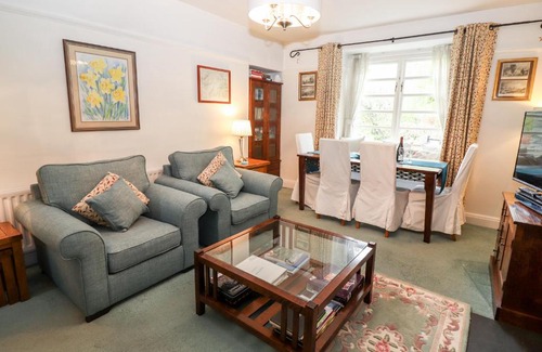 Skelwith Bridge Haus | River Bank Langdale