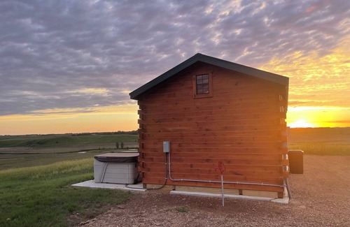 Canistota Kabine | River Bluff Cabin 2- Private Hot Tub & Land, Stunning Bluff & Sunset Views