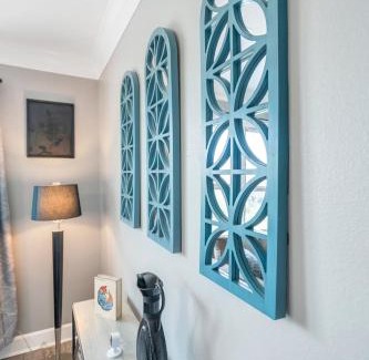 Saint Rose Haus | River Cottage near the Airport