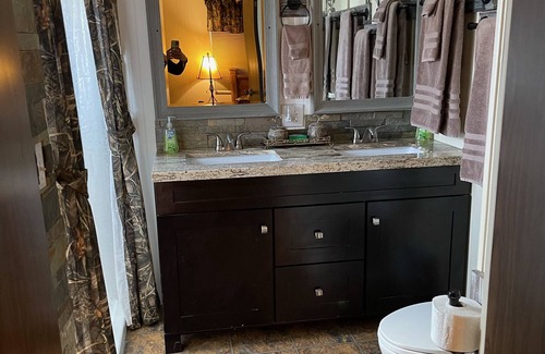 Navajo Dam Haus | River front fishing house close to Quality Waters and Navajo State Park