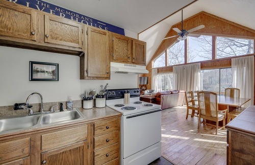 Wilburn Kabine | River front house for ten