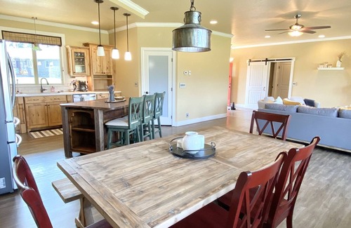 Florence Haus | River House-4 Bedroom 2.5 Bath