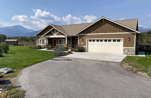 Florence Haus | River House-4 Bedroom 2.5 Bath