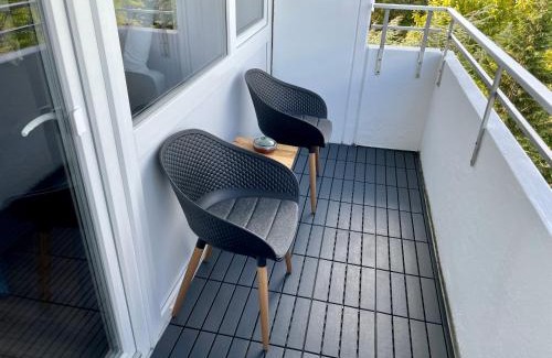 Offenbach am Main Wohnung | River Main I Taunus View I Workplace I Kitchen