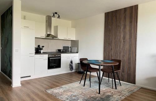 Offenbach am Main Wohnung | River Main I Taunus View I Workplace I Kitchen