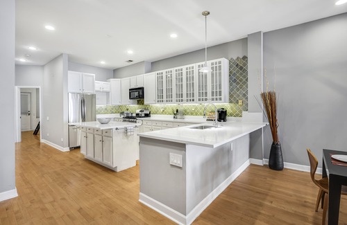 Killgubbin Wohnung | River North 3BR/2BA: HUGE, Parking, Center Chicago