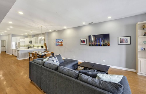 Killgubbin Wohnung | River North 3BR/2BA: HUGE, Parking, Center Chicago