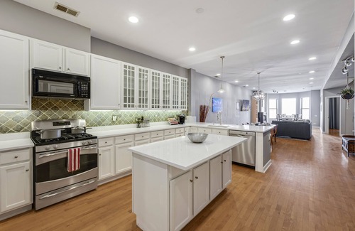 Killgubbin Wohnung | River North 3BR/2BA: HUGE, Parking, Center Chicago