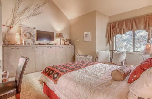 Century West Haus | River Ridge 617B - Meredith Lodging