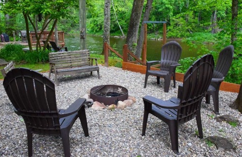 Elkins Kabine | River’s Edge Cabin - Perfekt für Romantik / Outdoor-Abenteuer / Entspannung