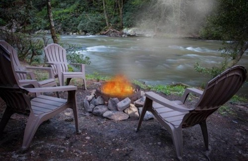 Rivers Edge Kabine | Wunderschönes, luxuriöses Anwesen am Fluss, River Song, mit maßgefertigten Möbeln und einer kochwürdigen Küche