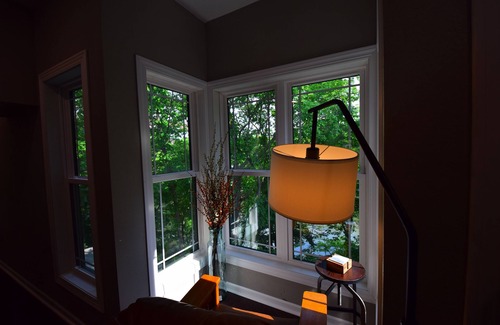 Iowa Falls Haus | River View #1 - Charming 2-bedroom house with AC, WiFi in serene Iowa Falls