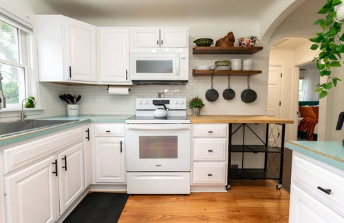 Mount Pleasant Haus | River view home-close to CMU and Soaring Eagle Casino