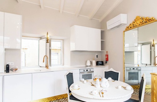 Santo Estevao Haus | River view Portuguese Soul with terrace in picturesque Alfama, sleeps 7