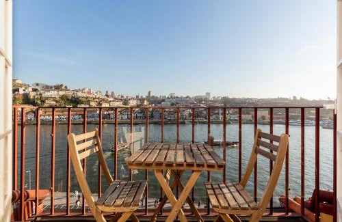 Sao Nicolau Wohnung | River-View Retreat in Porto