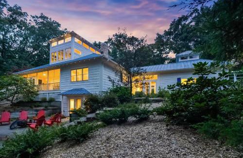 Saugatuck Villa | River Walk