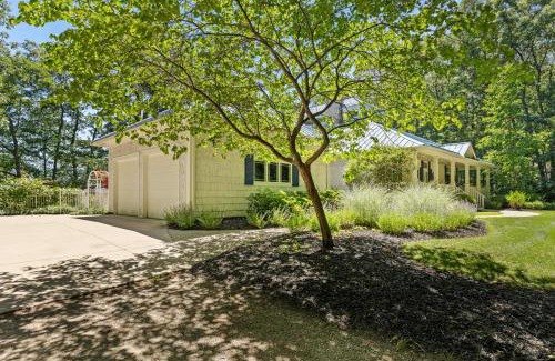 Saugatuck Villa | River Walk