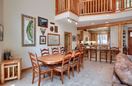 North Wawona Haus | Rivercrest Lodge with Hot Tub-Pool Table-Firepit