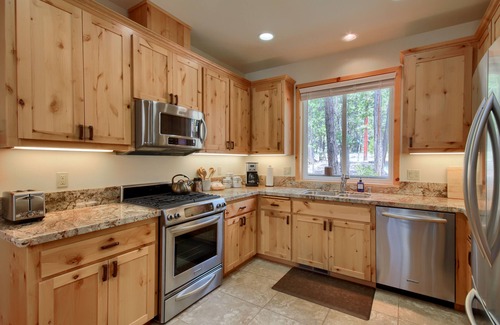 North Wawona Haus | Rivercrest Lodge with Hot Tub-Pool Table-Firepit