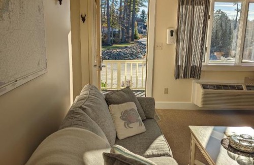 Edgecomb Wohnung | Riverfront 2nd floor with balcony Sheepscot Harbour Vacation Club Studio #210