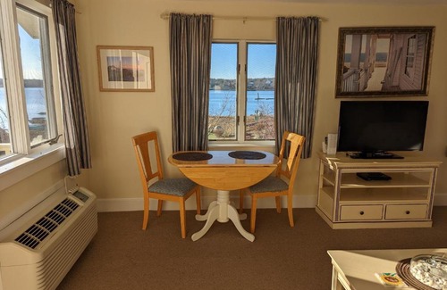 Edgecomb Wohnung | Riverfront 2nd floor with balcony Sheepscot Harbour Vacation Club Studio #210