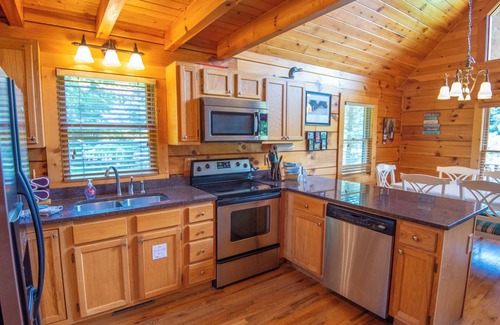 Piney Creek Kabine | New River Front Cabin - Kanu-Ausstatter zu Fuß erreichbar - Whirlpool - Wi-Fi